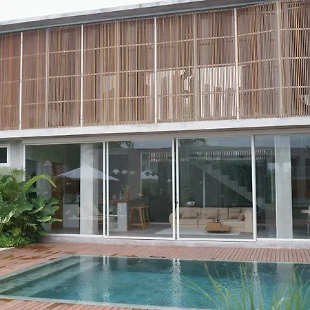 Designer Luxe Pool & Garden Villa! Rooftop, Ricefields, Beach 10Mins - Canggu